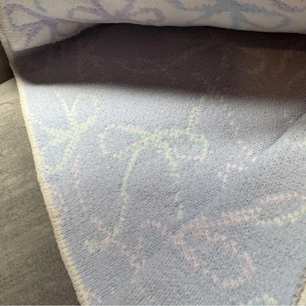 Envogue Bow ribbon blue, lavender on white snuggle knit throw‎